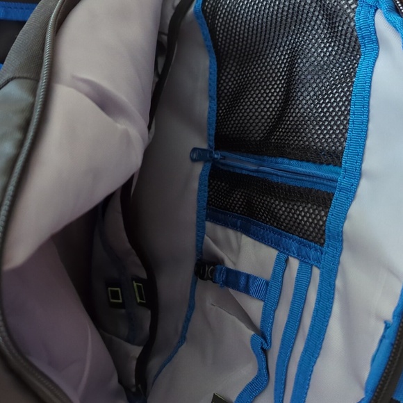 EUC early 2000s Adidas backpack - Picture 4 of 7